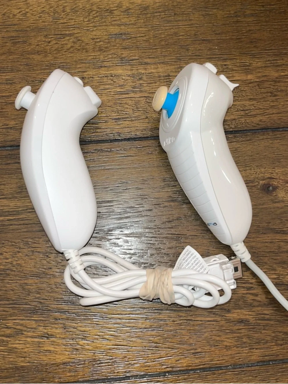 Nintendo Wii Remote Controller (2) Nunchucks, Drivers Wheel, Gun Frame Lot
